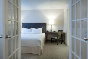 Гостиница Cambridge Suites Toronto