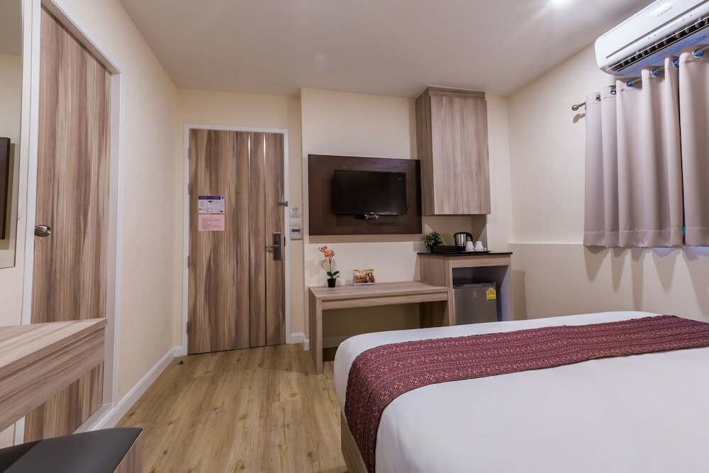 Фото Leela Orchid Hotel