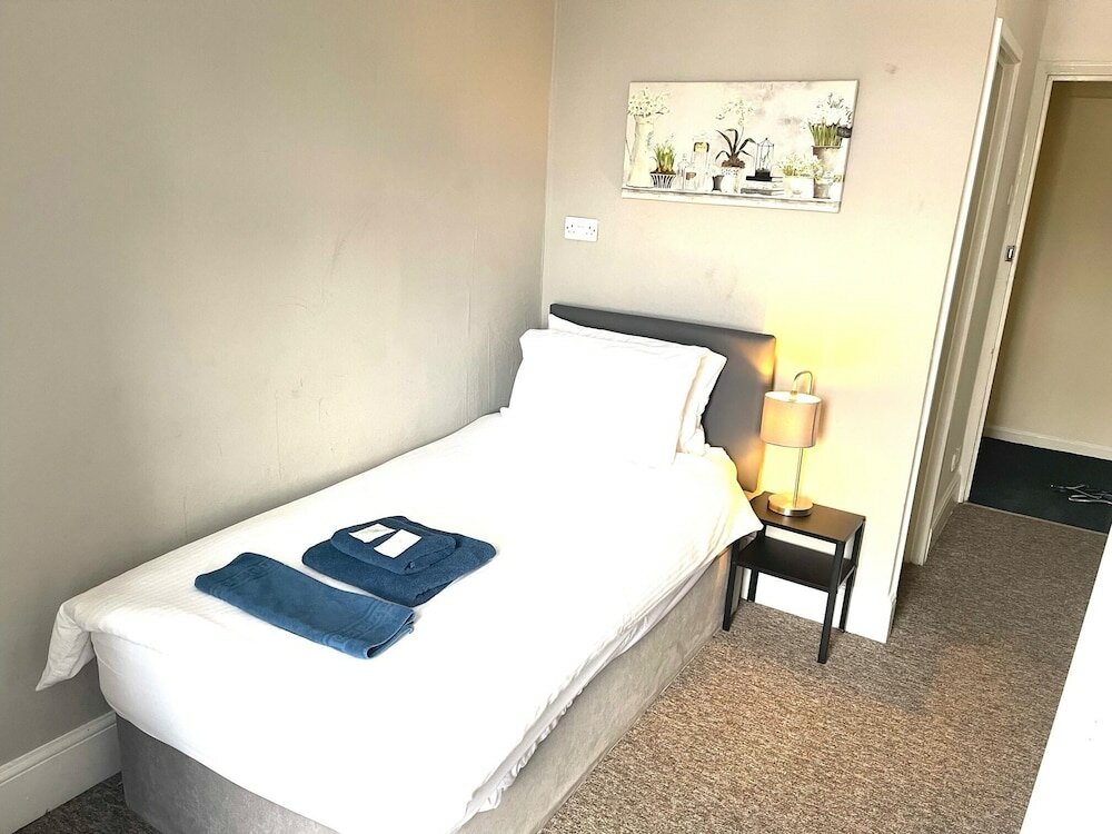 Фото Royal Ashton Hotel
