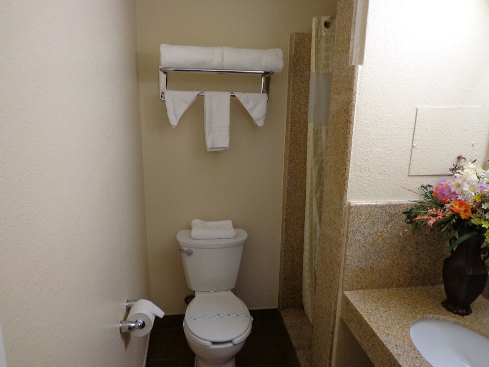 Фото Economy Inn Express Warren