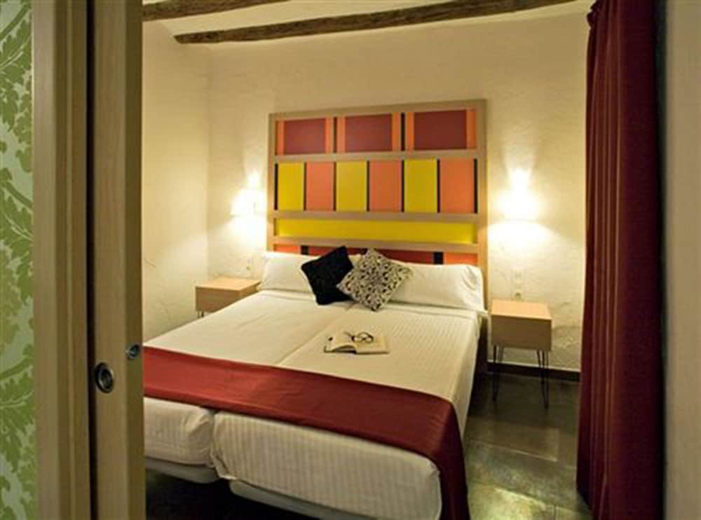 Фото Apartaments Ciutat Vella