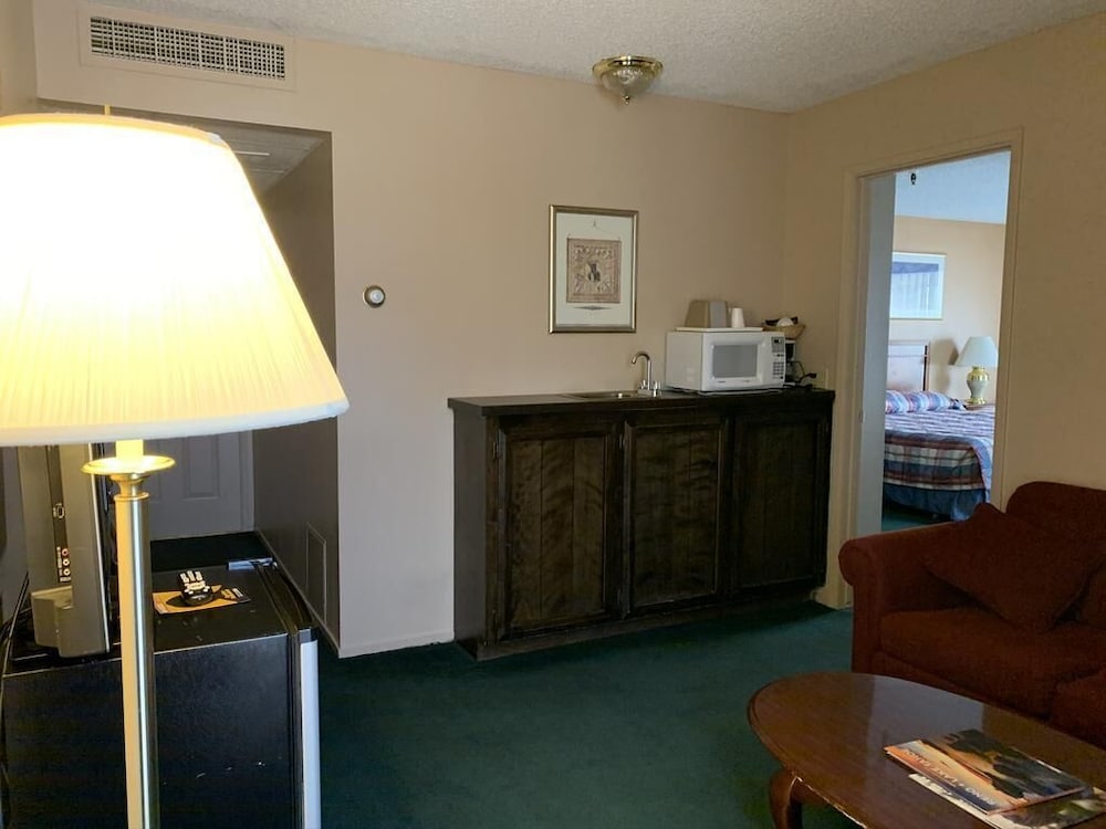 Фото Hardman House Inn & Suites