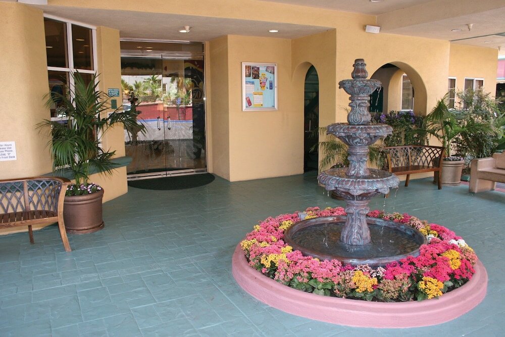 Фото Peacock Suites