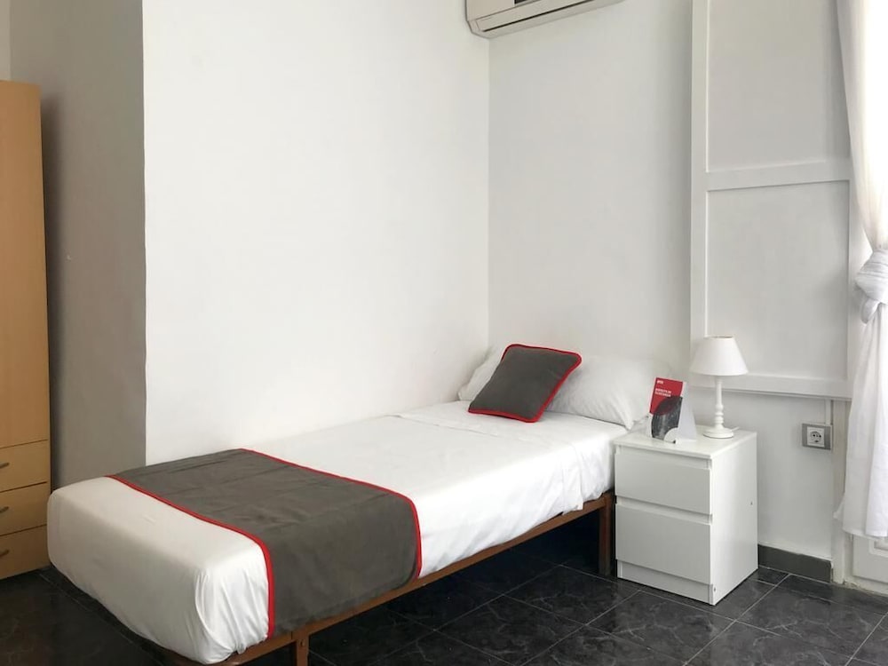 Фото Hostal El Patio de la Luna by Vivere Stays