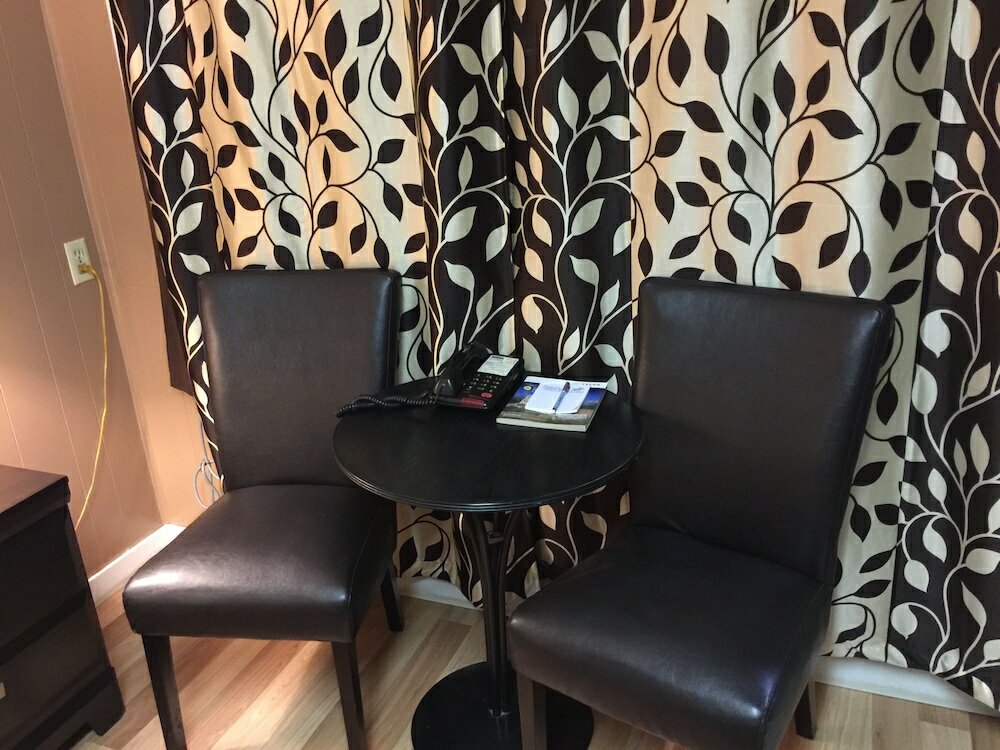 Фото Parkway Motel & European Lodges