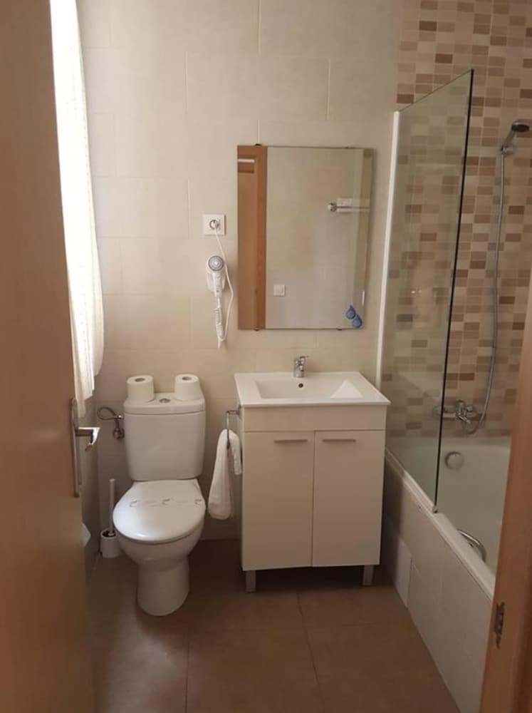 Фото Hostal Martinval