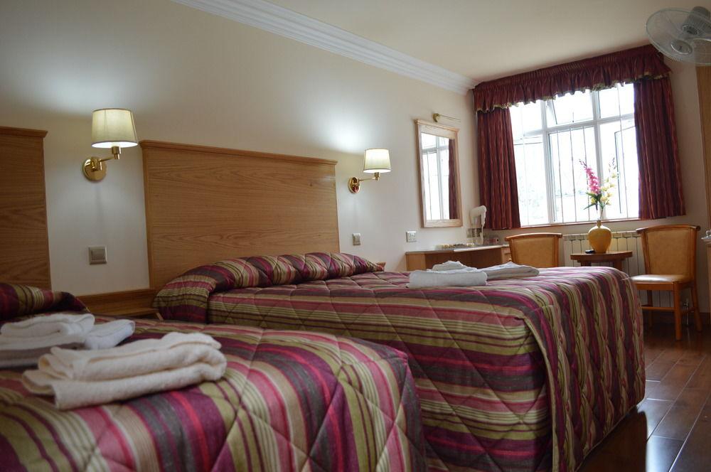 Фото Leigham Court Hotel