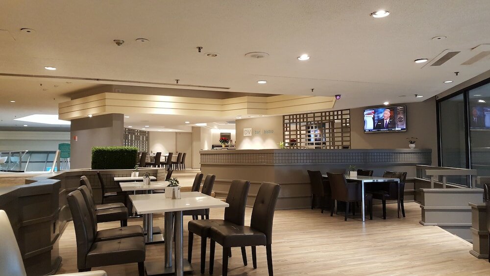 Фото Toronto Don Valley Hotel and Suites