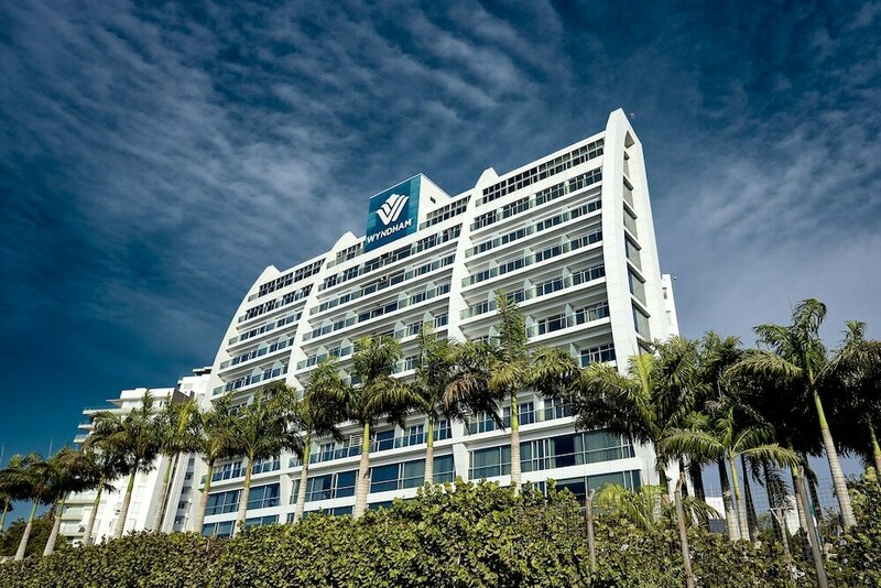 Гостиница Wyndham Manta Sail Plaza Hotel & Convention Center