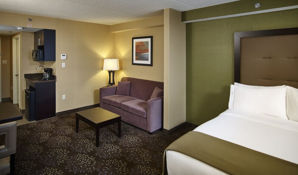 Фото Holiday Inn Express Hotel & Suites Timmins