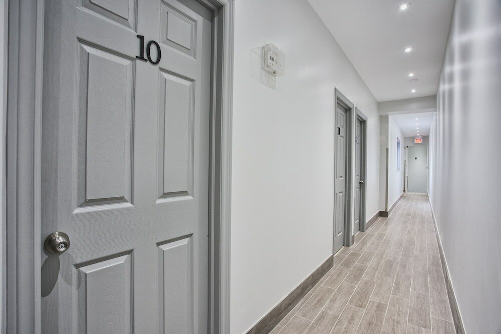Фото Toronto Rooms and Suites