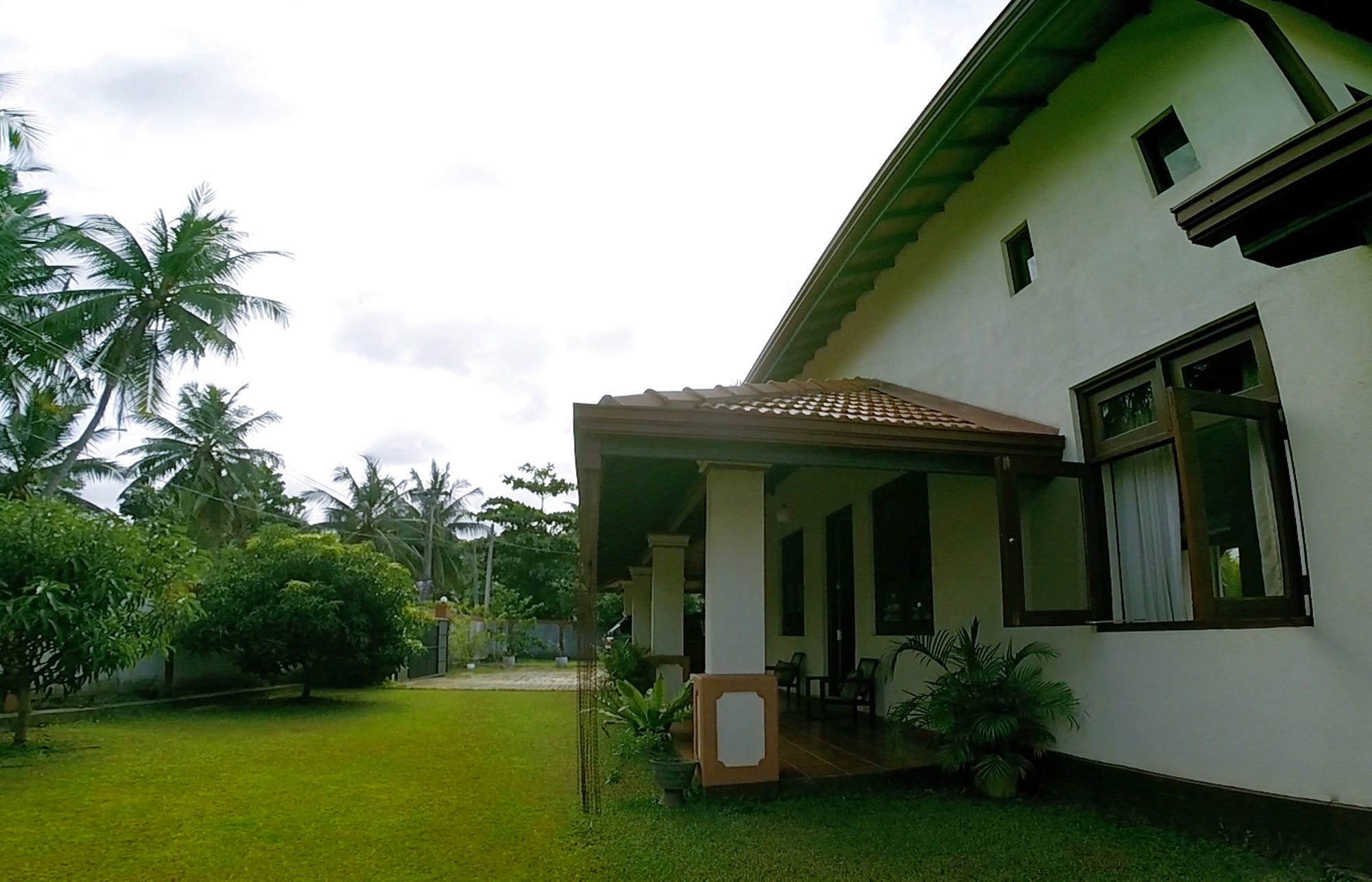 Фото The Airport Villa