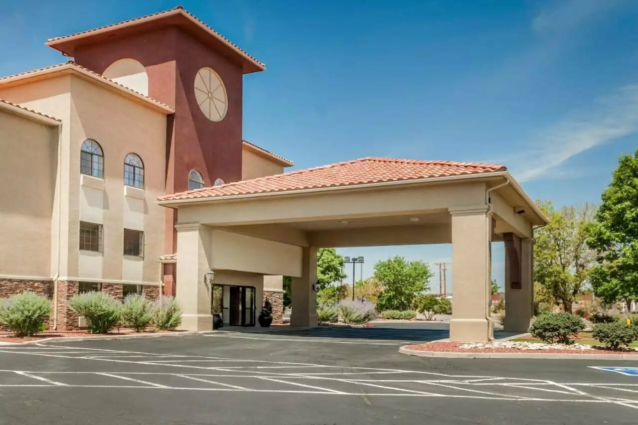 Фото Quality Inn & Suites Albuquerque West