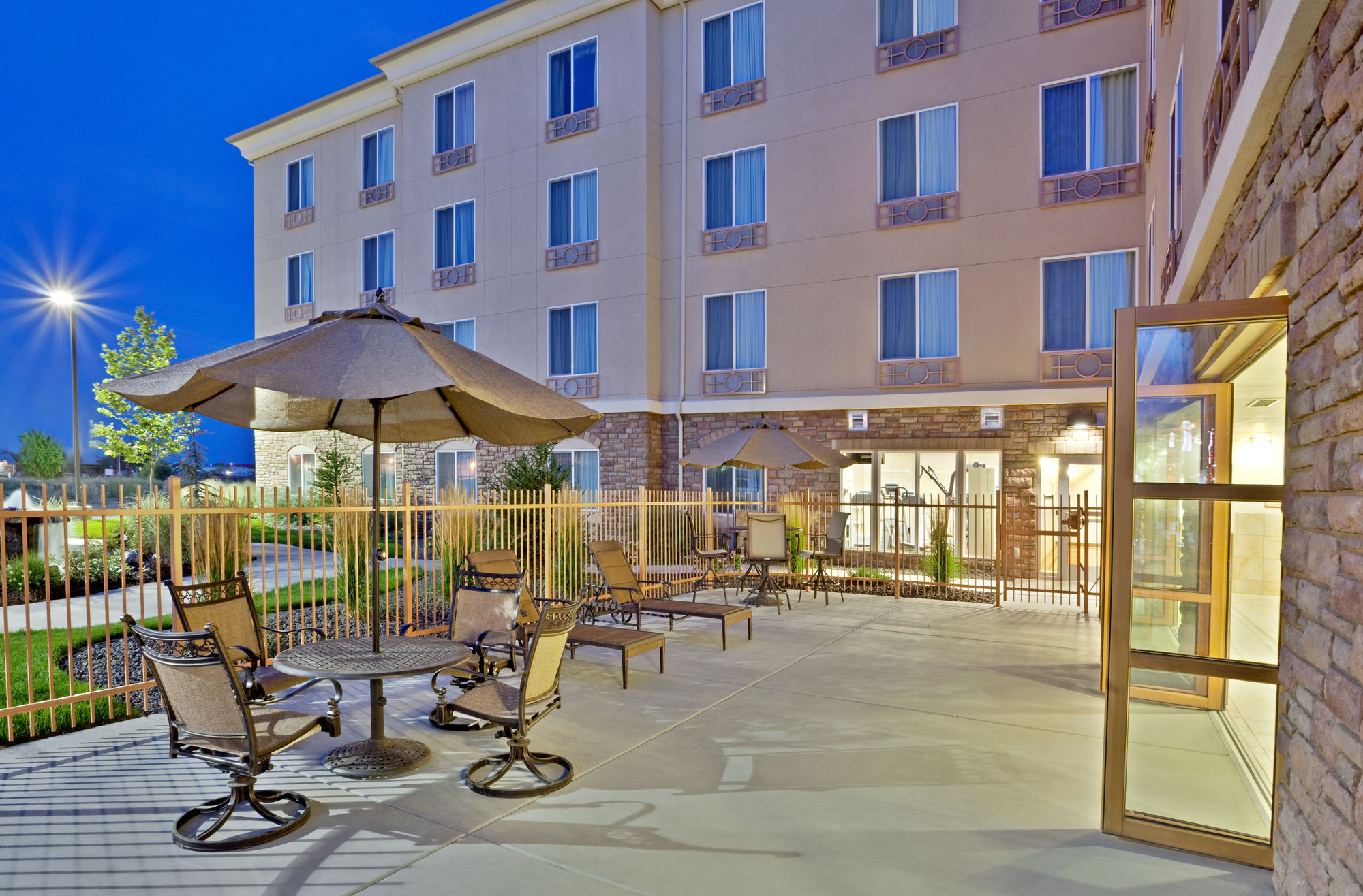 Фото Holiday Inn Express & Suites Ontario, an Ihg Hotel