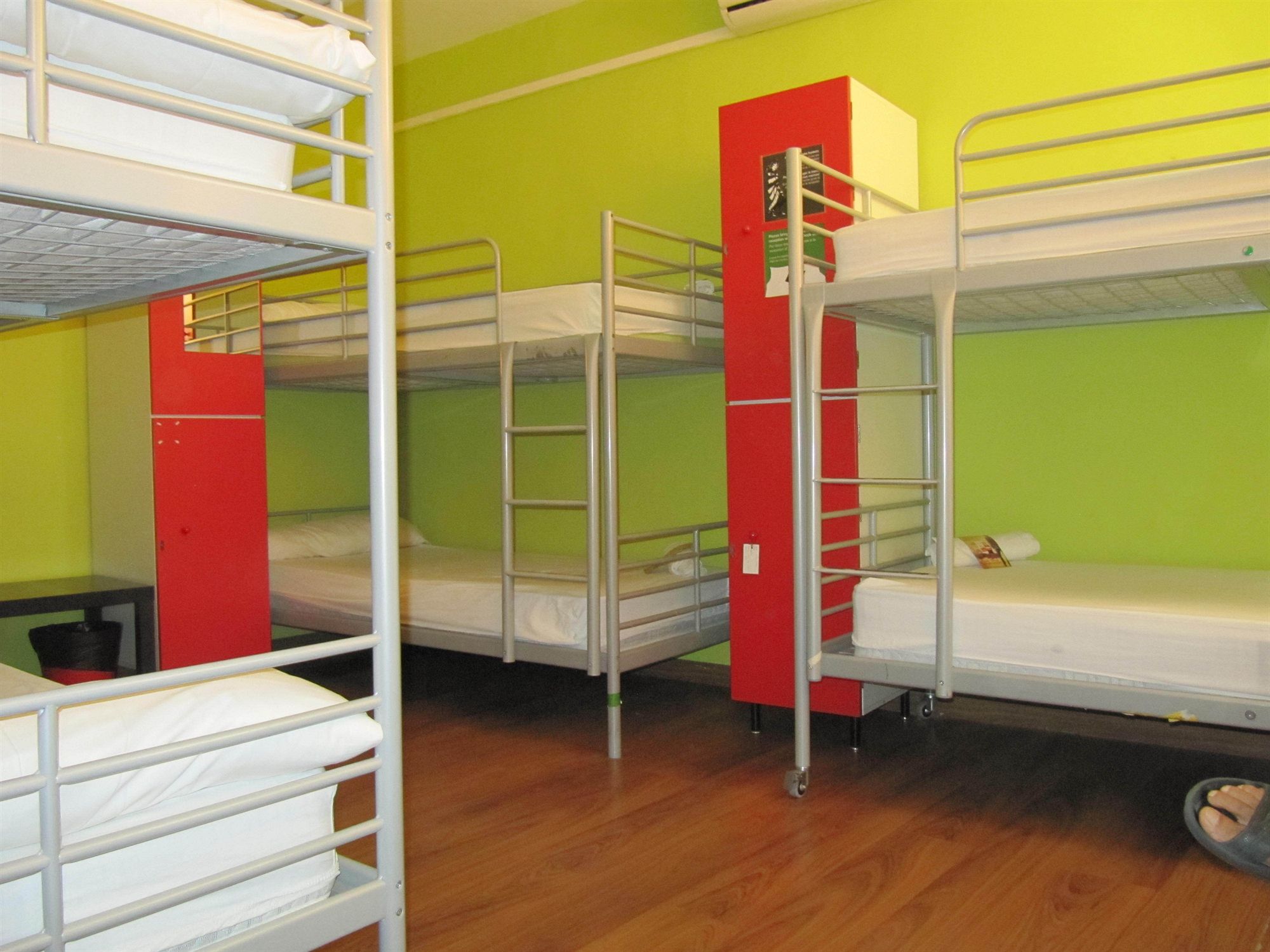 Фото Yellow Nest Hostel Barcelona