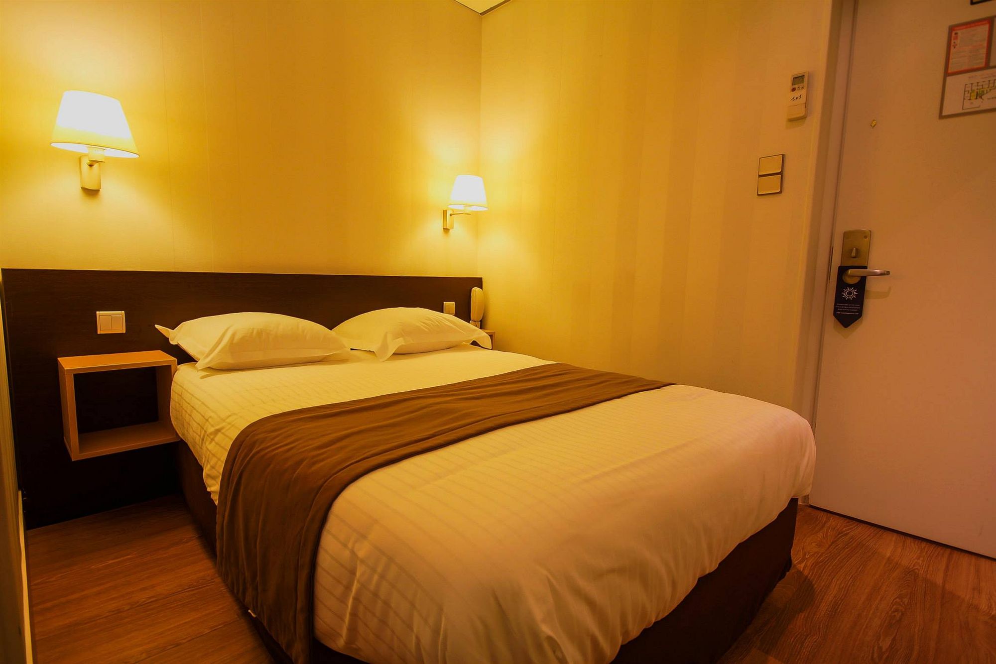 Фото Hotel Des Trois Gares