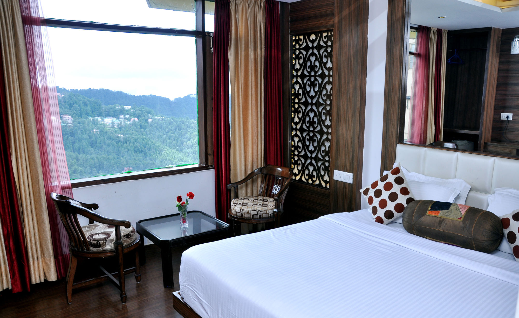 Фото Hotel Surya