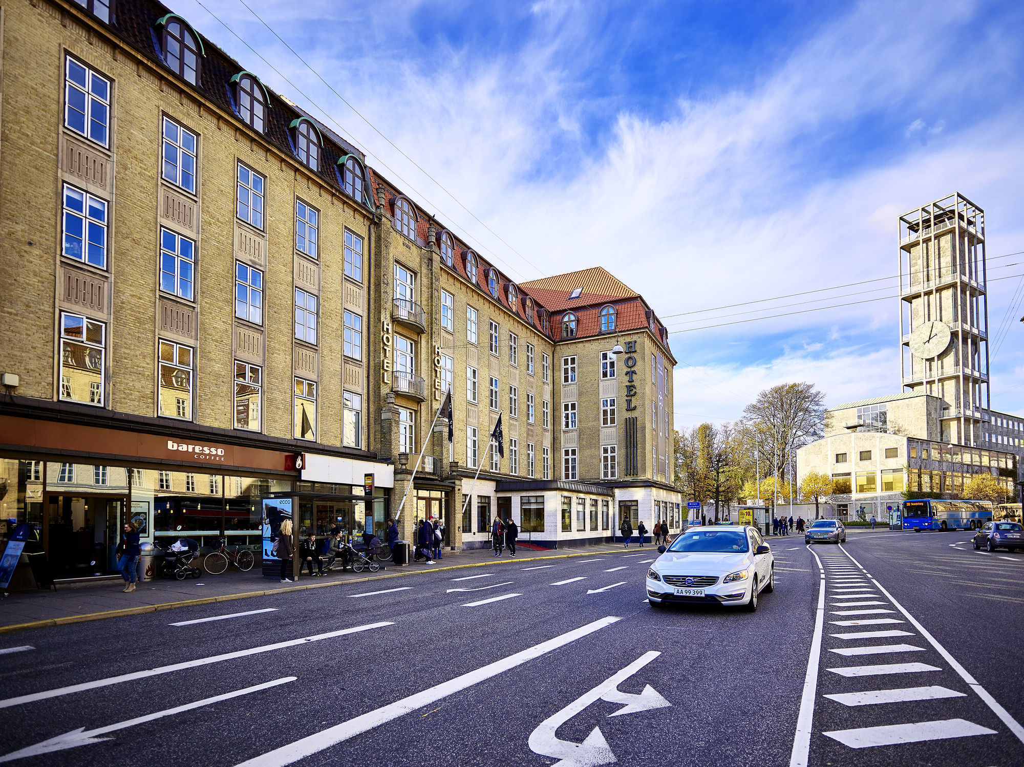 Фото отеля 1