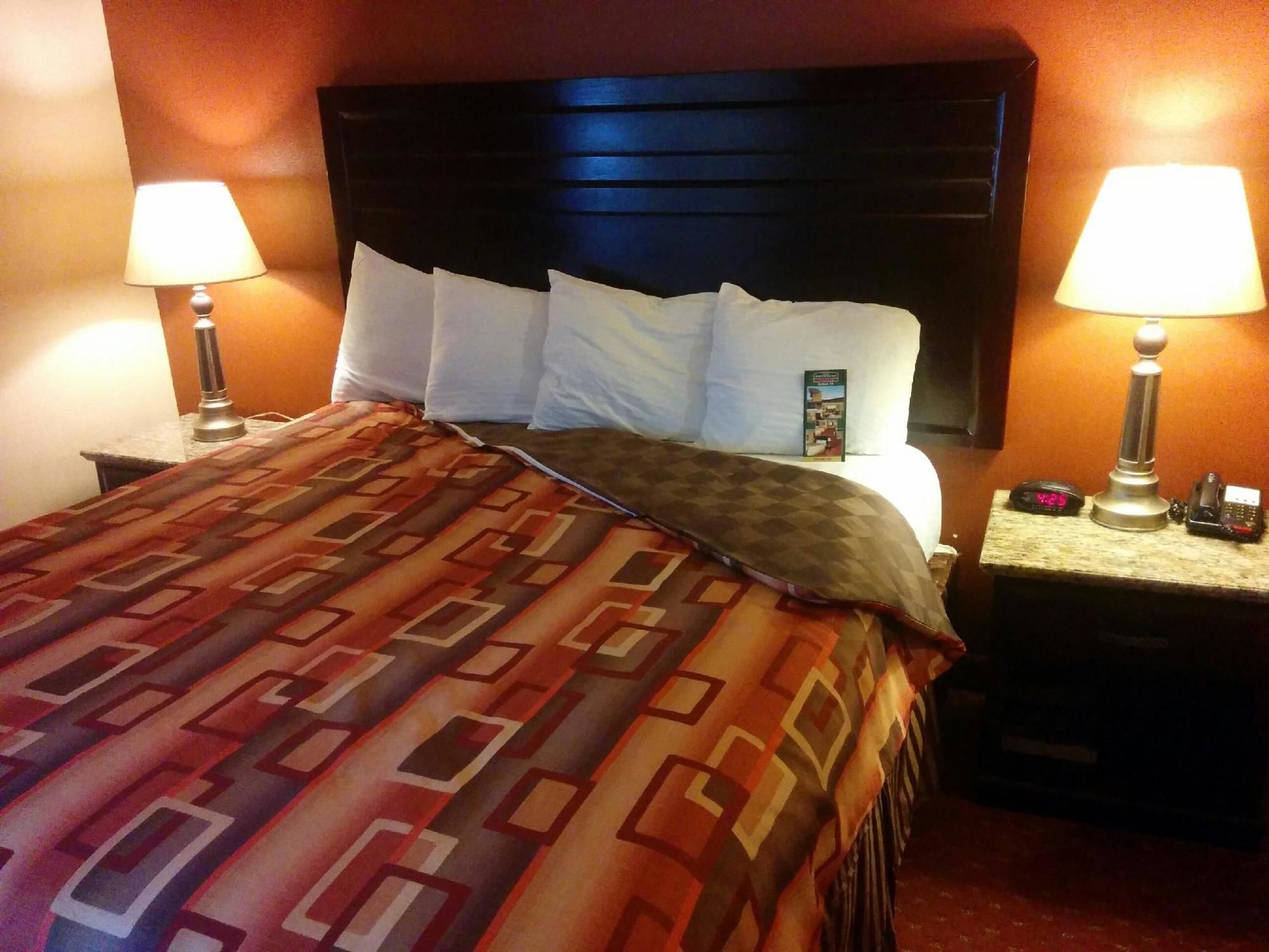 Фото Portofino Inn Burbank