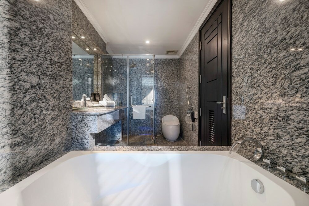 Фото V-Hotel Da Nang Beach