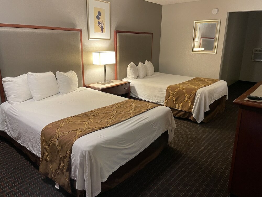 Фото Heritage Inn Express Hayward