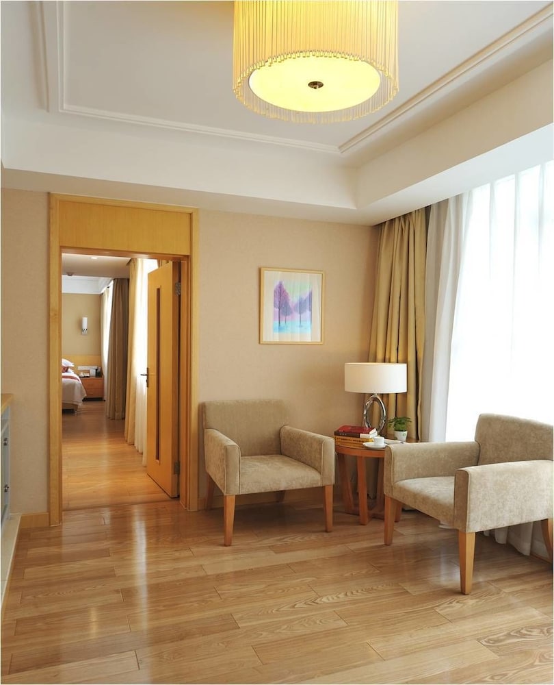 Фото Rainbird International Hotel