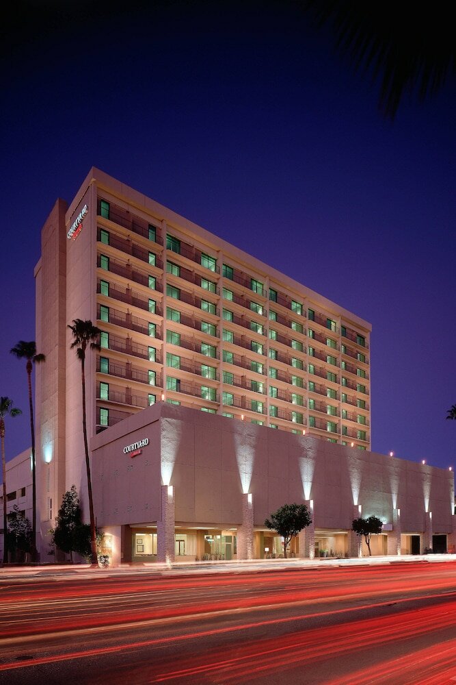 Фото Courtyard by Marriott Los Angeles - Sherman Oaks