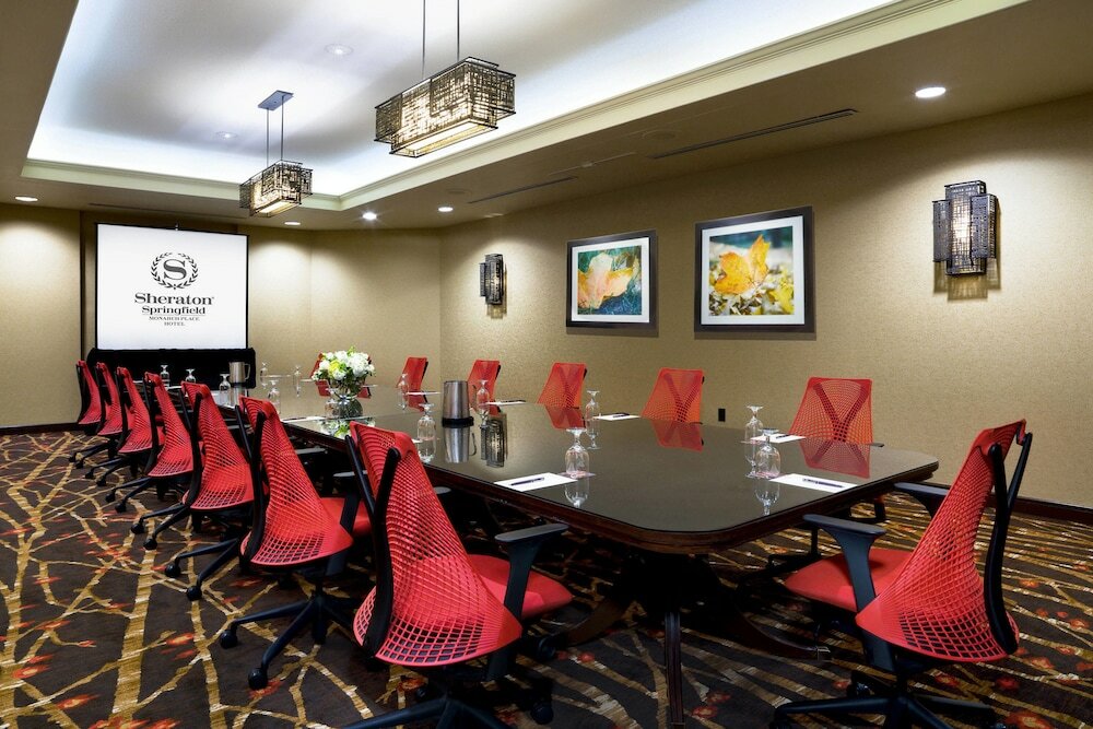 Фото Sheraton Springfield Monarch Place Hotel