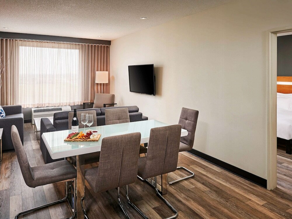 Фото Novotel Toronto Vaughan Centre