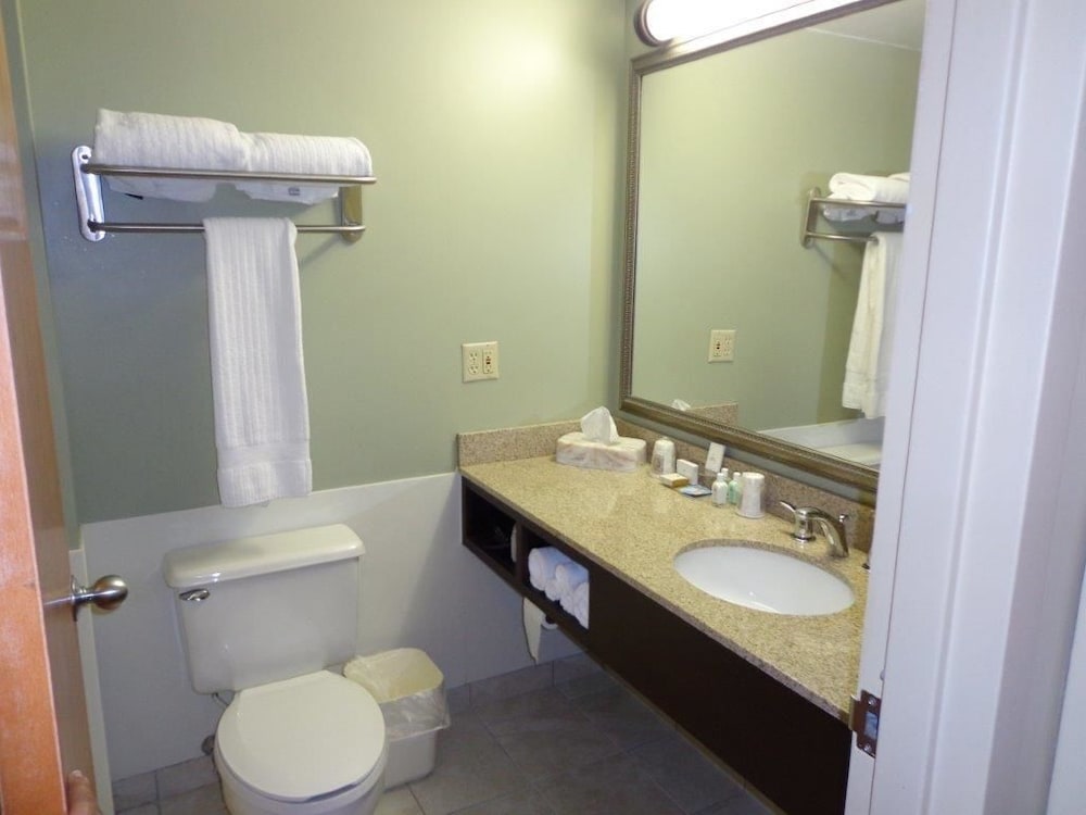 Фото Euro Suites Hotel