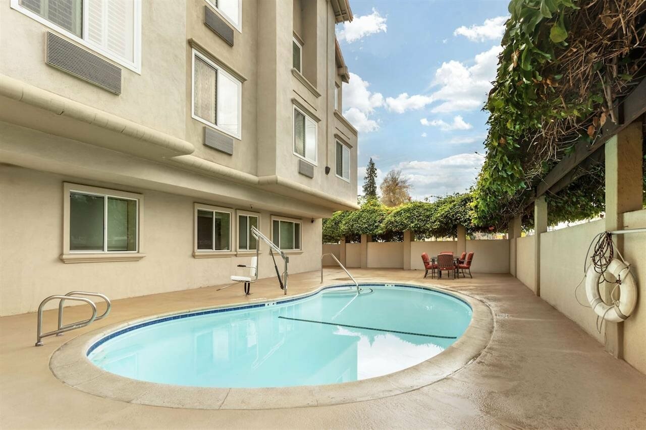 Фото Best Western Plus Airport Plaza