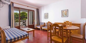 Фото Apartamentos Sol Y Mar Menorca