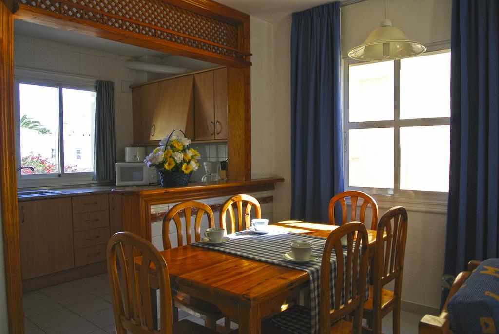 Фото Apartamentos Moguima