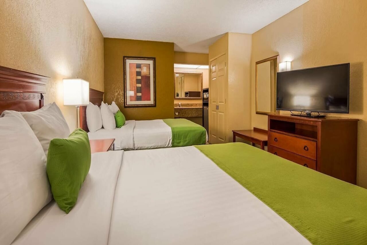 Фото Best Western Orlando East Inn & Suites