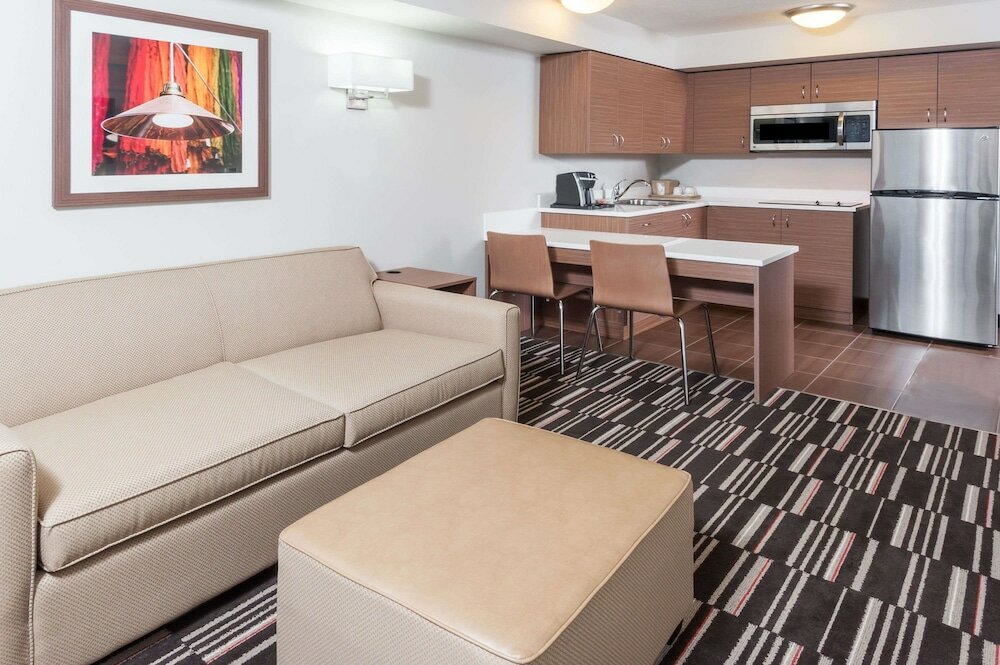 Фото Microtel Inn & Suites by Wyndham Fort St John