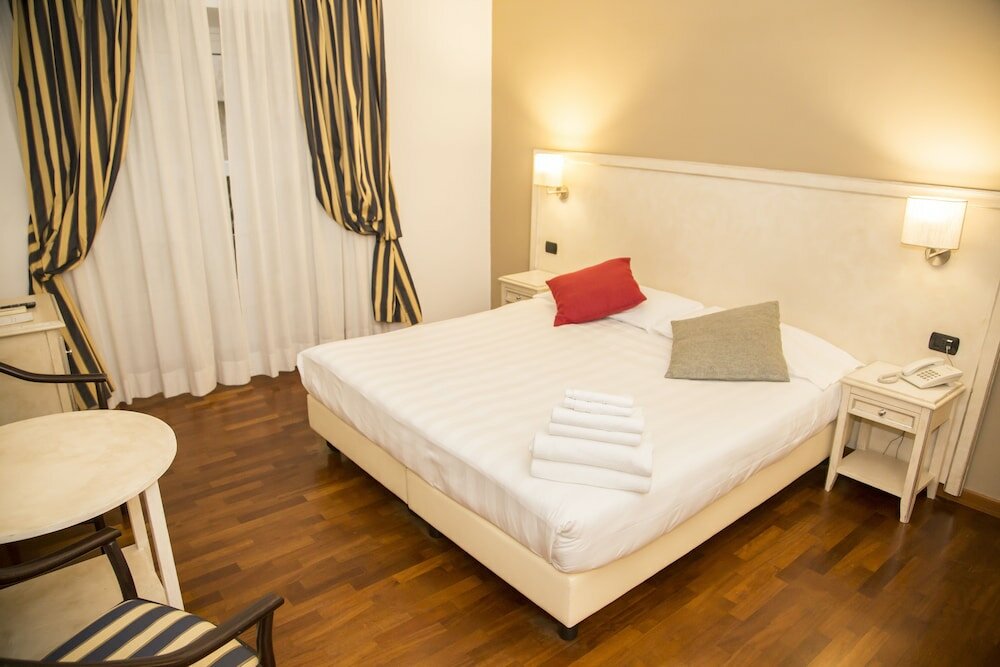Фото Inn Rome Rooms & Suites