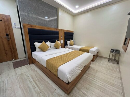 Гостиница Hotel National в Мумбаи