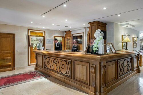 Гостиница Hotel Royal в Же