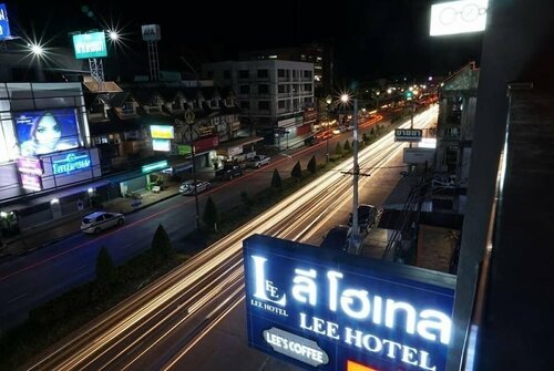 Гостиница Lee Hotel в Сураттани