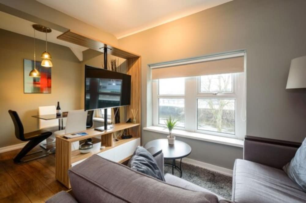 Фото Aaron Wise Serviced Apartments