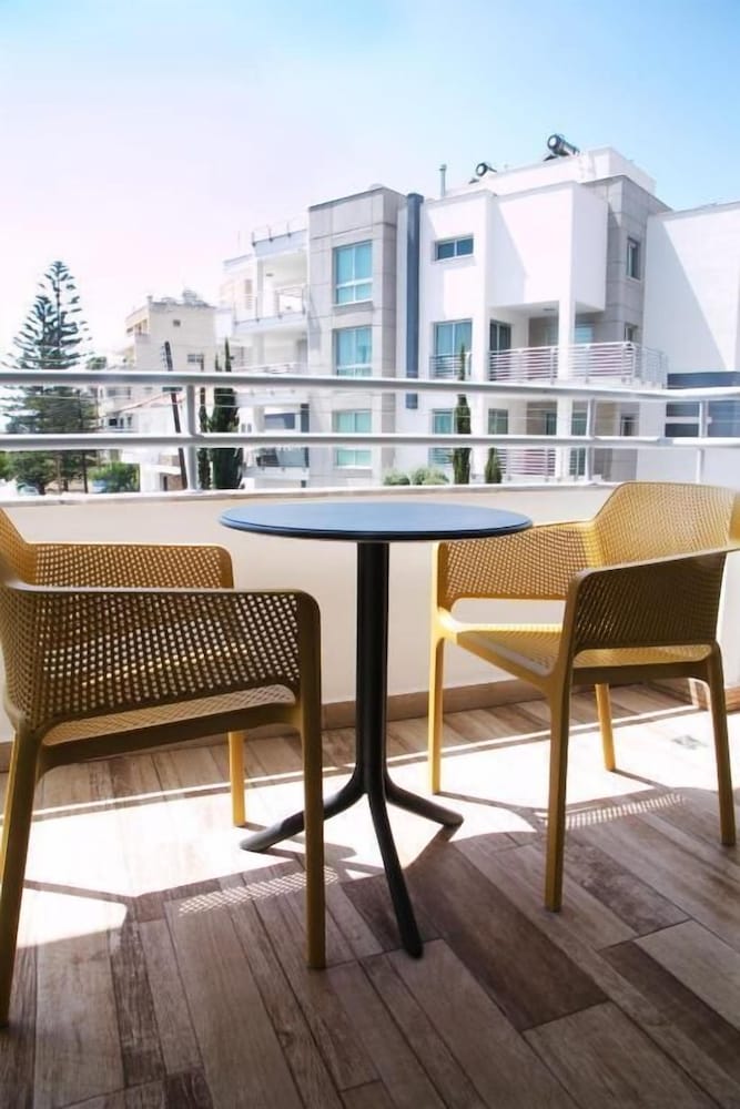 Фото Corina Suites and Apartments