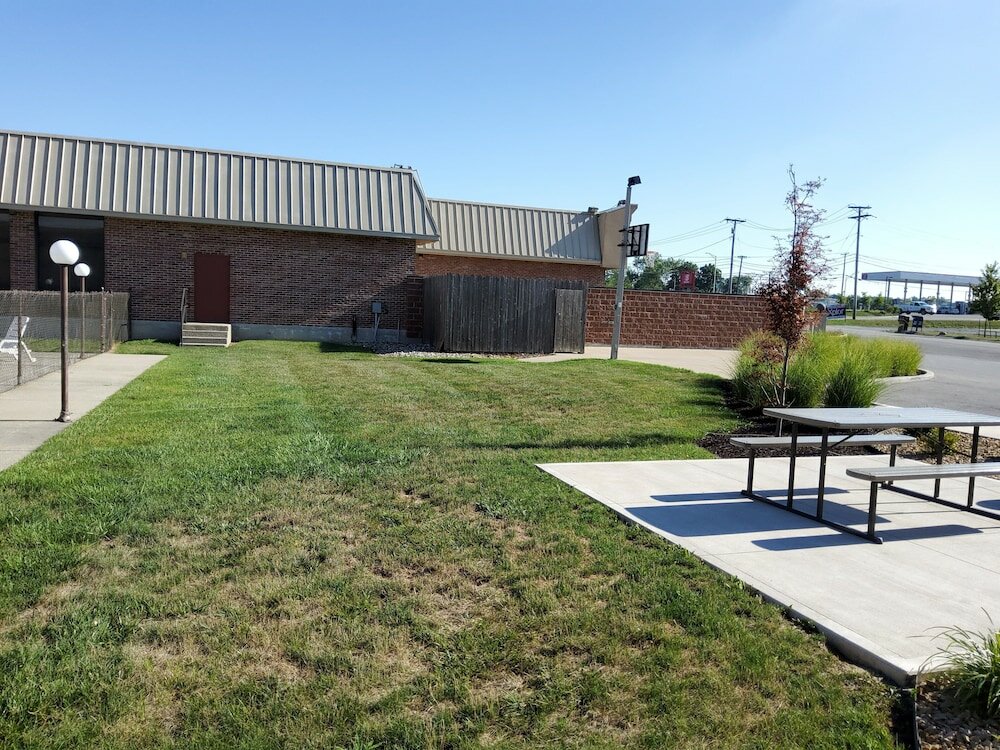 Фото Klopfenstein Inn and Suites