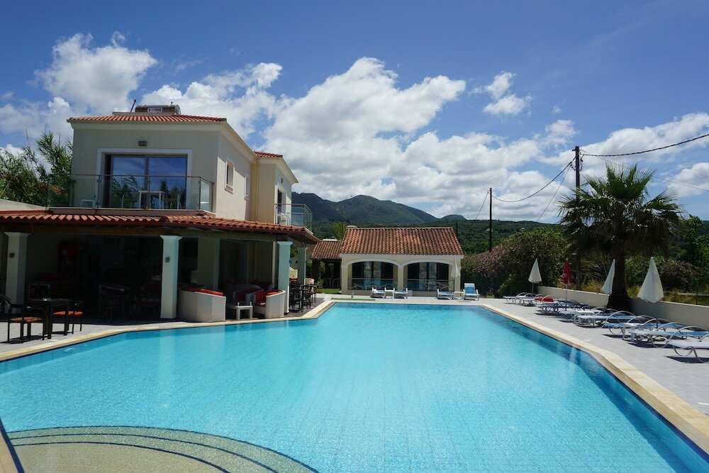 Фото SunRose Beach Aparthotel