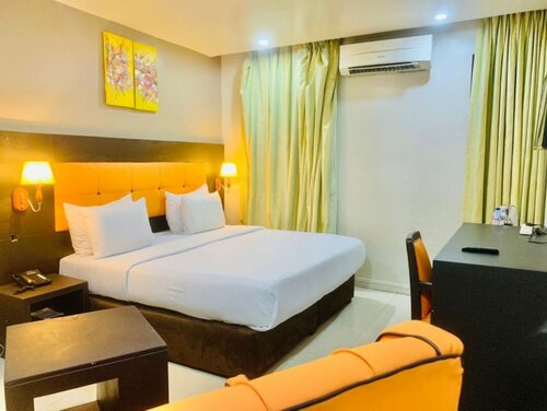 Гостиница Oakspring Hotel & Luxury Suites в Лагосе