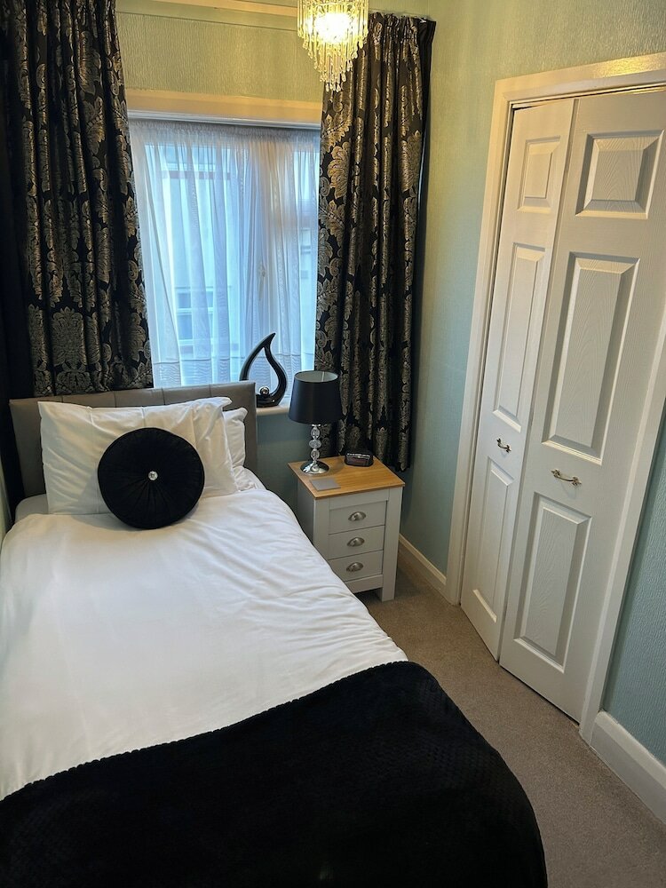 Фото The Russell