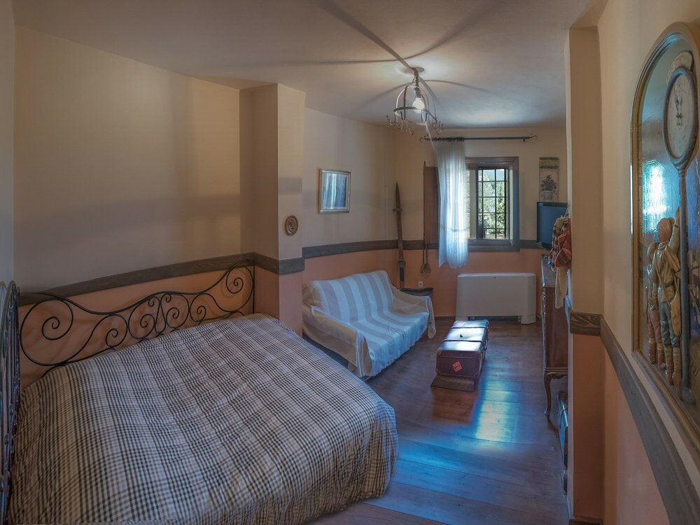 Фото To Stefani tis Makrinas