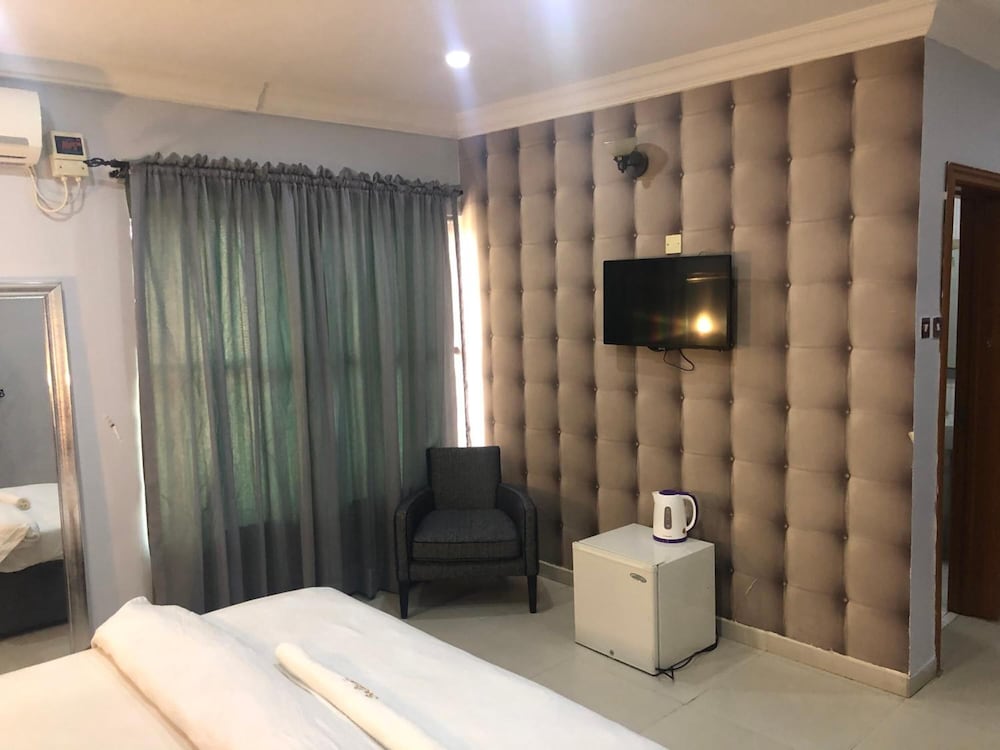 Фото Solitude Hotel Victoria Island