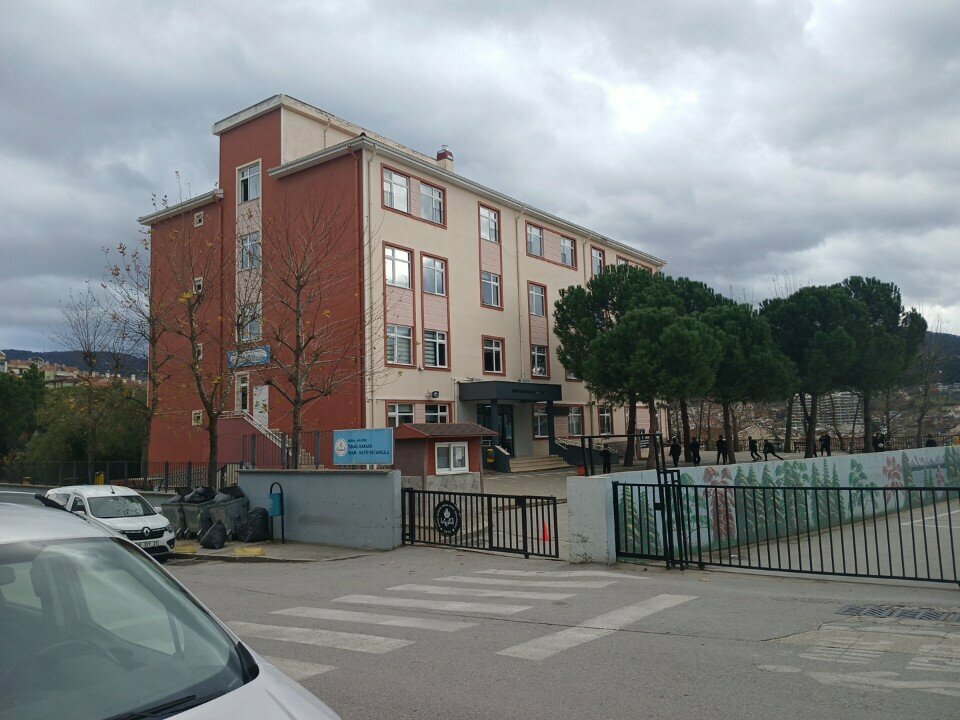 مدرسة Ismail Karasu Imam Hatip Middle School ، بورصة، صورة