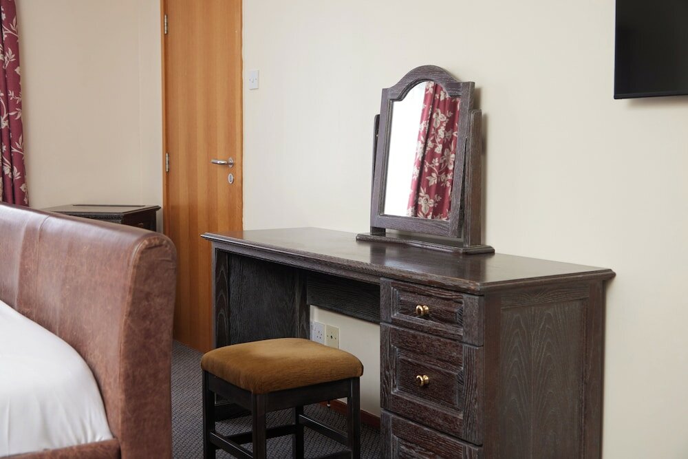 Фото Farmhouse Innlodge by Greene King Inns