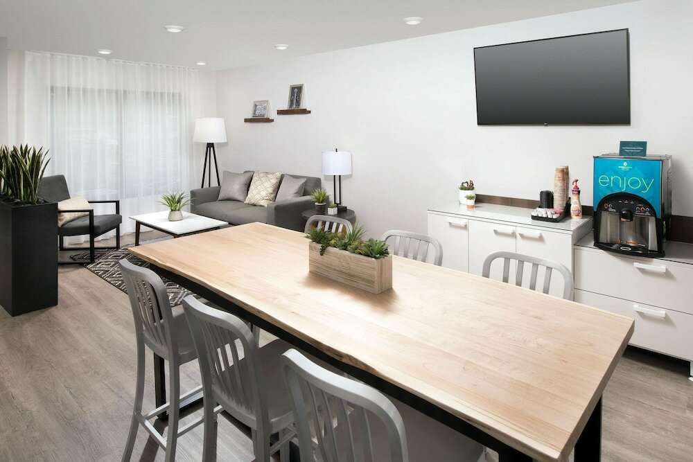 Фото WoodSpring Suites Seattle Redmond